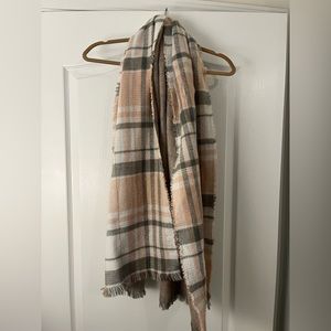Women’s Plaid Scarf